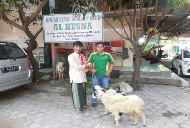 Penyerahan Kurban untuk Masjid Al-Husna